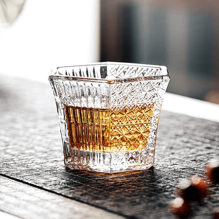 Luminor Kristallglas – Geometrische Eleganz für feine Drinks - Bolania