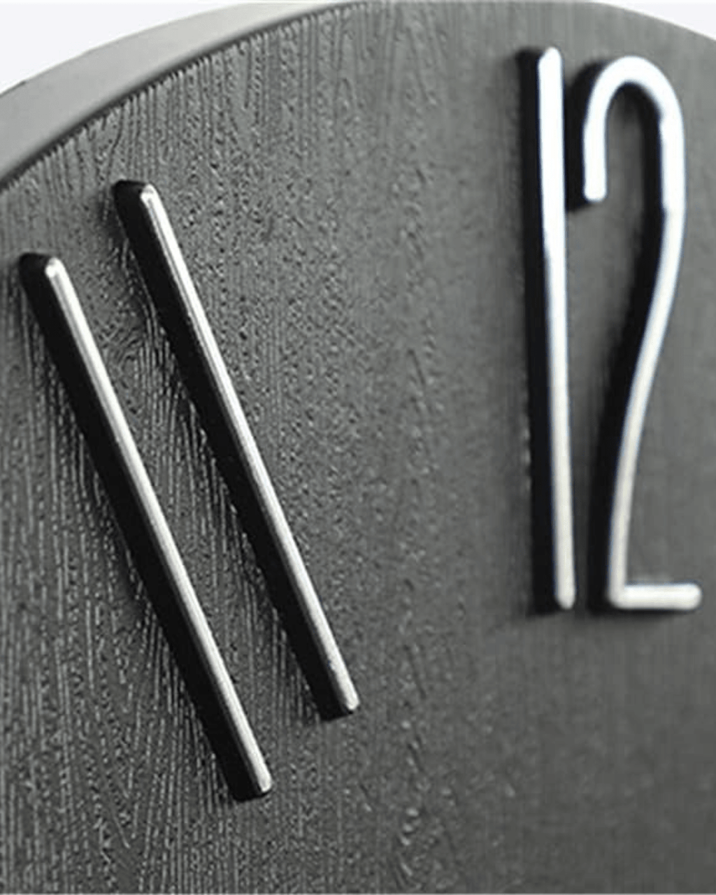 Nordica – Minimalistische Wanduhr aus Holzoptik - Bolania