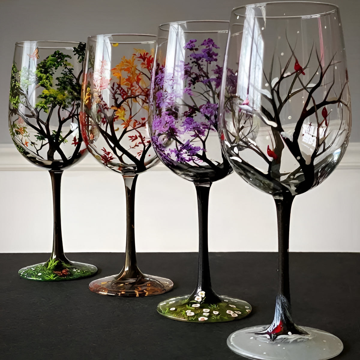 Handbemaltes Stielloses Weinglas mit Winterbaum-Motiv und Roten Vögeln 355ml für Wein und Festliche Anlässe